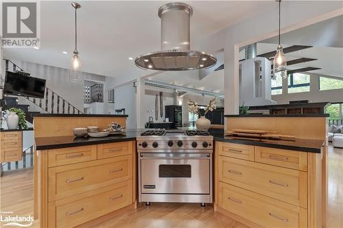 21 Trails End, Collingwood, ON - Indoor Photo Showing Kitchen