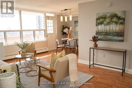 908 - 3120 Kirwin Avenue, Mississauga, ON - Indoor Photo Showing Living Room