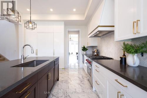 2337 Charles Cornwall Road, Oakville (Glen Abbey), ON - Indoor Photo Showing Kitchen With Upgraded Kitchen