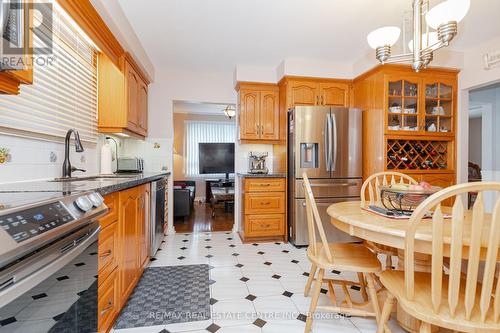 38 Basildon Crescent, Brampton (Avondale), ON - Indoor Photo Showing Kitchen