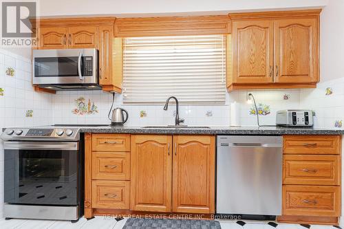 38 Basildon Crescent, Brampton, ON - Indoor Photo Showing Kitchen