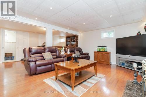 38 Basildon Crescent, Brampton (Avondale), ON - Indoor Photo Showing Living Room