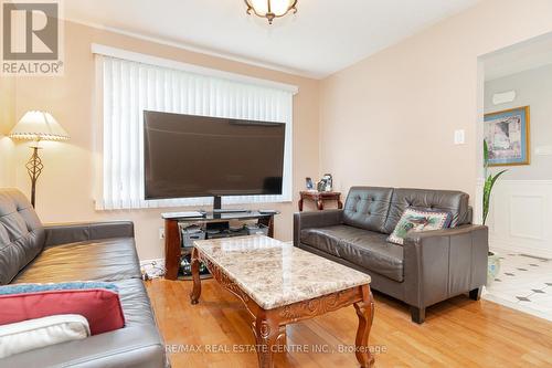 38 Basildon Crescent, Brampton (Avondale), ON - Indoor Photo Showing Living Room