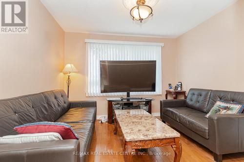 38 Basildon Crescent, Brampton (Avondale), ON - Indoor Photo Showing Living Room