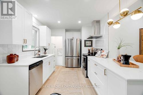 39 Trillium Crescent, London, ON - Indoor Photo Showing Kitchen With Stainless Steel Kitchen With Double Sink