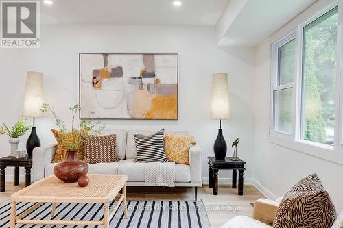 39 Trillium Crescent, London, ON - Indoor Photo Showing Living Room