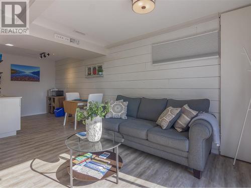 3830 Albrecht Road, Naramata, BC - Indoor Photo Showing Living Room