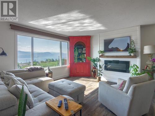 3830 Albrecht Road, Naramata, BC - Indoor Photo Showing Living Room With Fireplace