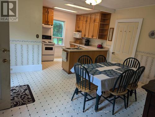 56 Riverview Road, Kawartha Lakes (Lindsay), ON - Indoor Photo Showing Dining Room