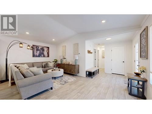 4873 Kemmi Crescent, 108 Mile Ranch, BC - Indoor Photo Showing Living Room