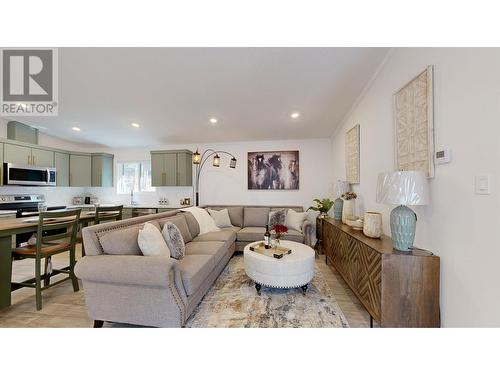 4873 Kemmi Crescent, 108 Mile Ranch, BC - Indoor Photo Showing Living Room