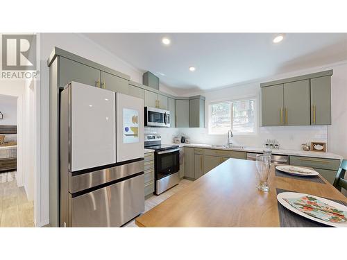 4873 Kemmi Crescent, 108 Mile Ranch, BC - Indoor Photo Showing Kitchen