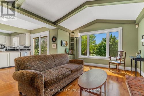 38 Oceanic Drive, Hamilton (Lakeshore), ON - Indoor Photo Showing Living Room