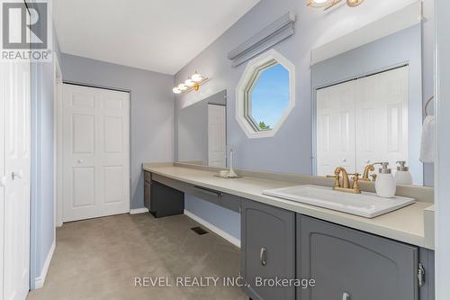 38 Oceanic Drive, Hamilton (Lakeshore), ON - Indoor Photo Showing Bathroom