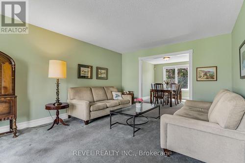 38 Oceanic Drive, Hamilton (Lakeshore), ON - Indoor Photo Showing Living Room