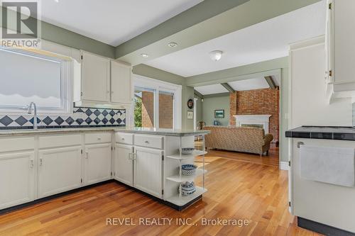 38 Oceanic Drive, Hamilton (Lakeshore), ON - Indoor Photo Showing Kitchen