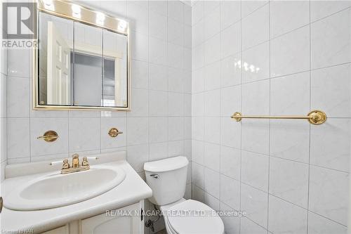 4 Prince Robert Court, St. Catharines, ON - Indoor Photo Showing Bathroom