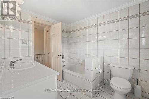 4 Prince Robert Court, St. Catharines, ON - Indoor Photo Showing Bathroom