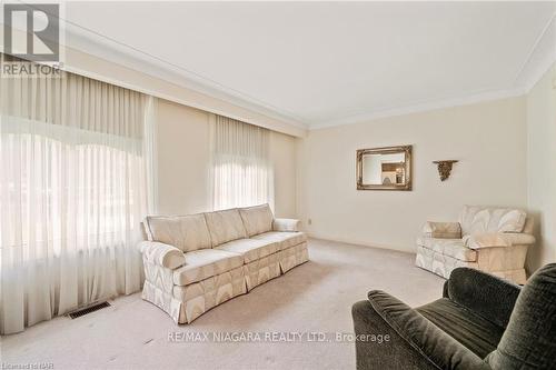 4 Prince Robert Court, St. Catharines, ON - Indoor Photo Showing Living Room