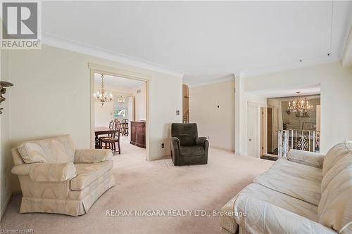 4 Prince Robert Court, St. Catharines, ON - Indoor Photo Showing Living Room