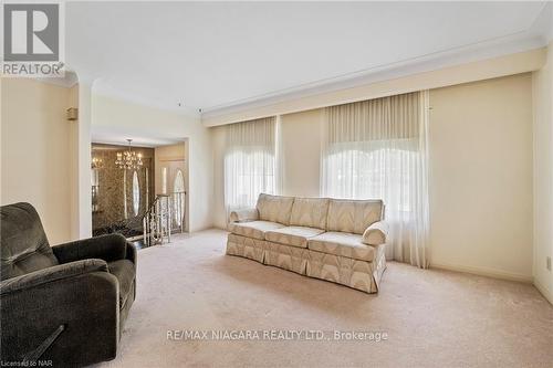 4 Prince Robert Court, St. Catharines, ON - Indoor Photo Showing Living Room