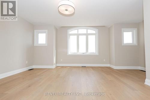 110 Elvira Way, Thorold, ON - Indoor Photo Showing Other Room