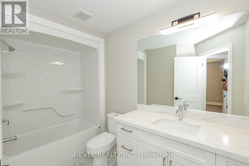 110 Elvira Way, Thorold, ON - Indoor Photo Showing Bathroom