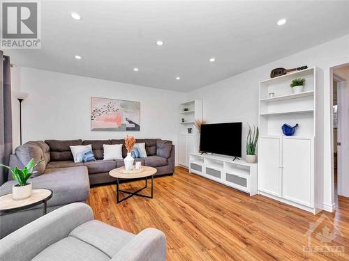 2189 Boyer Road, Ottawa, ON - Indoor Photo Showing Living Room