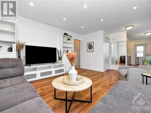 2189 Boyer Road, Ottawa, ON - Indoor Photo Showing Living Room