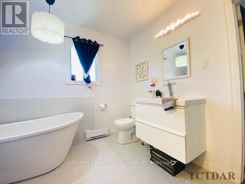 38 Wolfe Street, Kapuskasing, ON - Indoor Photo Showing Bathroom