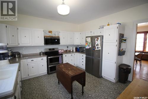 215 7Th Avenue E, Shaunavon, SK - Indoor Photo Showing Kitchen