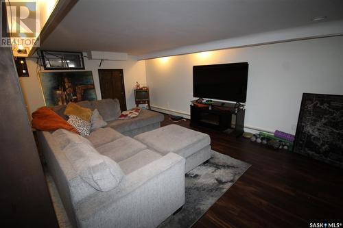 215 7Th Avenue E, Shaunavon, SK - Indoor Photo Showing Living Room