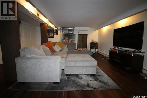 215 7Th Avenue E, Shaunavon, SK - Indoor Photo Showing Living Room