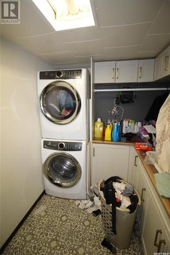 215 7Th Avenue E, Shaunavon, SK - Indoor Photo Showing Laundry Room