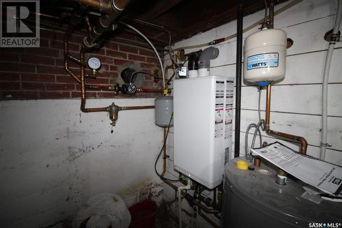 215 7Th Avenue E, Shaunavon, SK - Indoor Photo Showing Basement