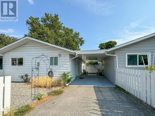 624 Young Street Unit# 4-, Penticton, BC - Outdoor