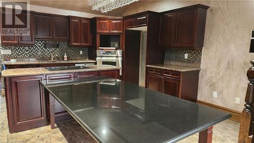 607 Mcintyre Street W, North Bay, ON - Indoor Photo Showing Kitchen With Double Sink