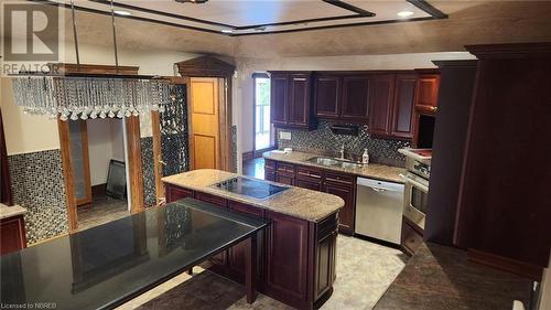 607 Mcintyre Street W, North Bay, ON - Indoor Photo Showing Kitchen With Double Sink