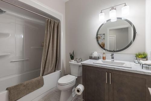 14 Campbell Street, Thorold, ON - Indoor Photo Showing Bathroom