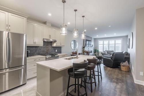 14 Campbell Street, Thorold, ON - Indoor Photo Showing Kitchen With Double Sink With Upgraded Kitchen