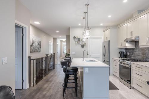 14 Campbell Street, Thorold, ON - Indoor Photo Showing Kitchen With Upgraded Kitchen