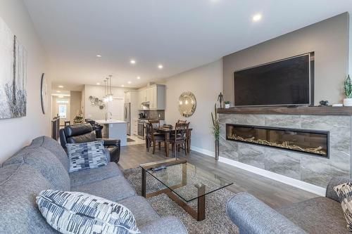 14 Campbell Street, Thorold, ON - Indoor Photo Showing Living Room With Fireplace