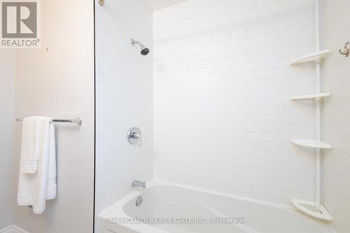 2315 Mount Forest Drive, Burlington (Mountainside), ON - Indoor Photo Showing Bathroom