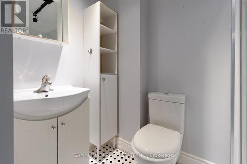 2315 Mount Forest Drive, Burlington (Mountainside), ON - Indoor Photo Showing Bathroom