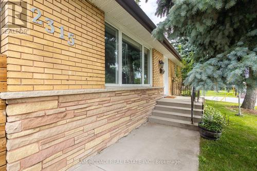 2315 Mount Forest Drive, Burlington (Mountainside), ON - Outdoor