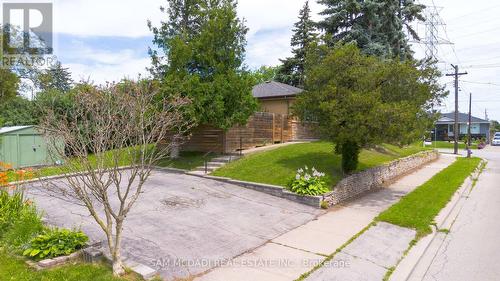 2315 Mount Forest Drive, Burlington (Mountainside), ON - Outdoor