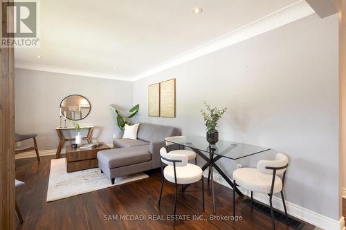 2315 Mount Forest Drive, Burlington (Mountainside), ON - Indoor Photo Showing Living Room