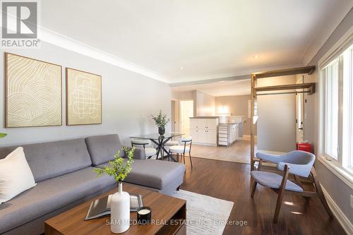 2315 Mount Forest Drive, Burlington (Mountainside), ON - Indoor Photo Showing Living Room