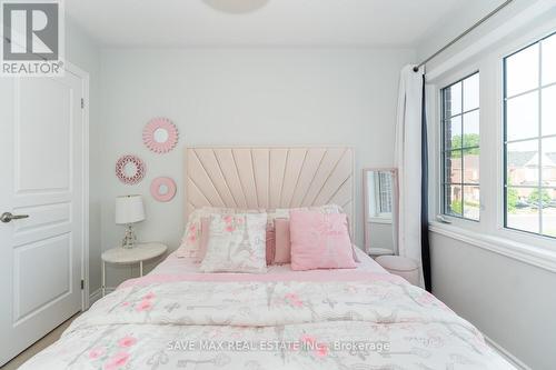 9 Upper Canada Court N, Halton Hills, ON - Indoor Photo Showing Bedroom