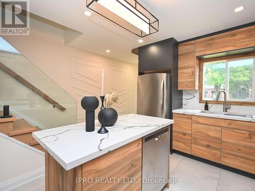 6199 Townwood Court, Mississauga (Meadowvale), ON - Indoor Photo Showing Kitchen